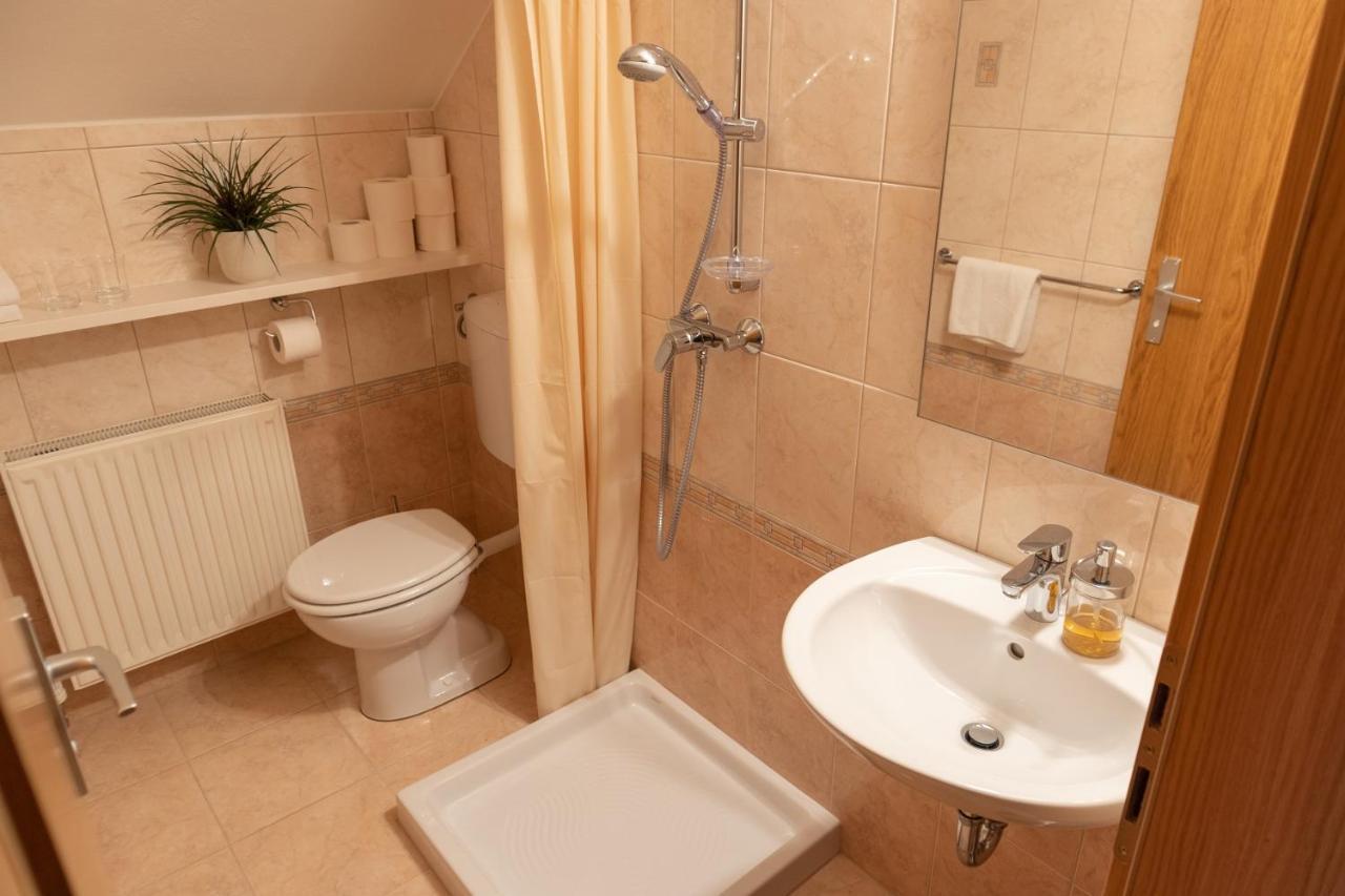 Ferienwohnung Hisa Na Vrtu Šenčur Exterior foto