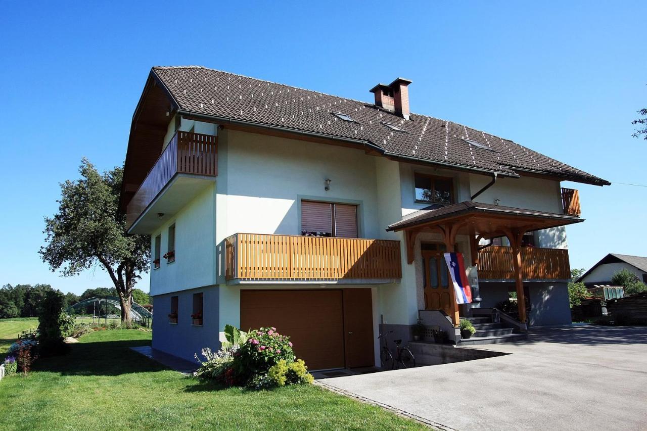 Ferienwohnung Hisa Na Vrtu Šenčur Exterior foto