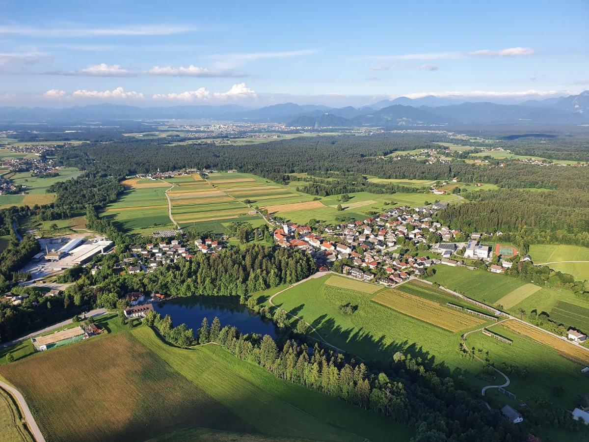 Ferienwohnung Hisa Na Vrtu Šenčur Exterior foto